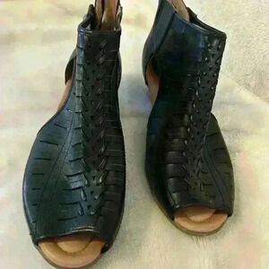 Woman’s black open toe earth heels. Size 9.w. Perfect condition